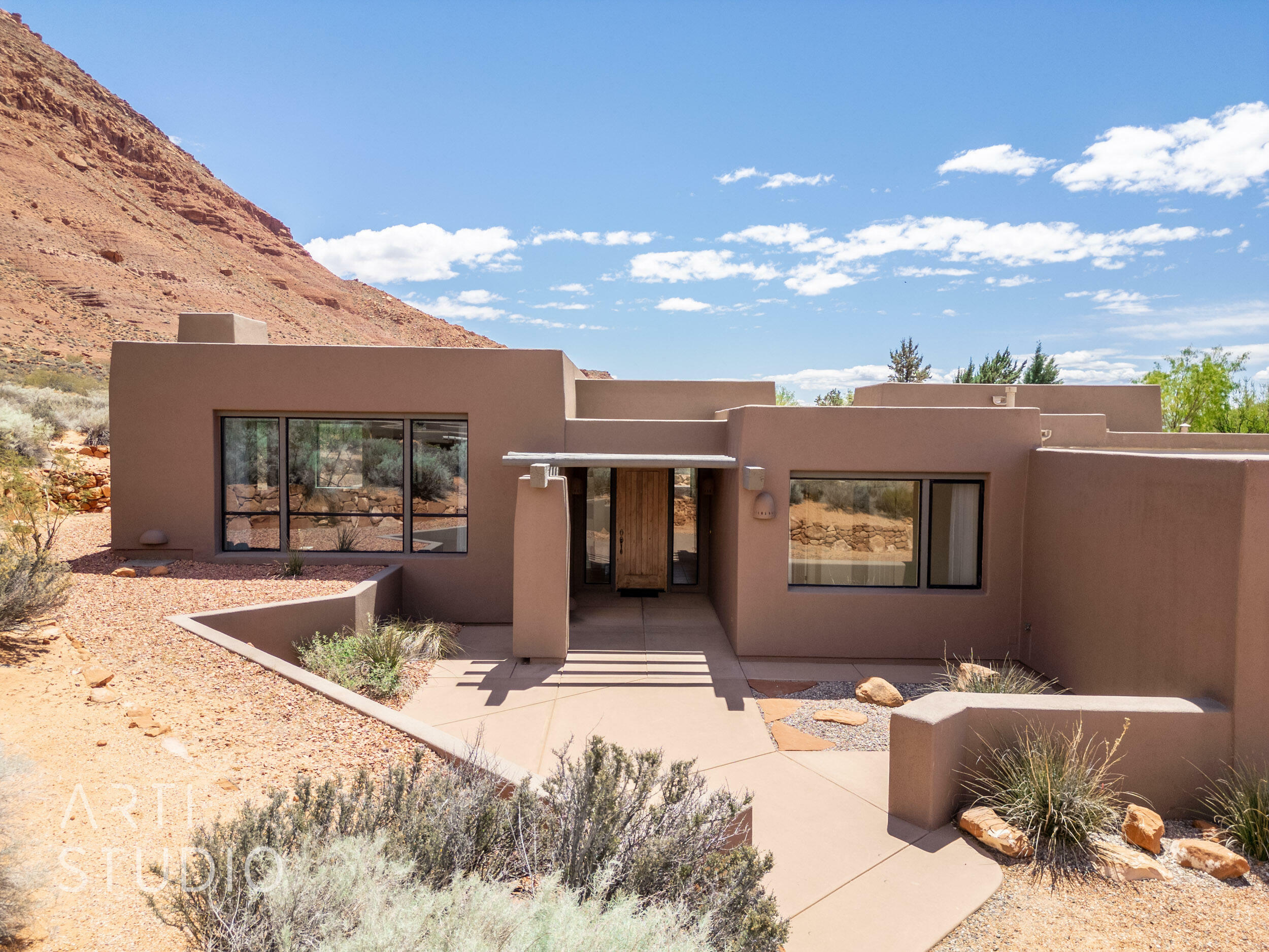 Property Photo: 423 W Taman Ct UT 84738