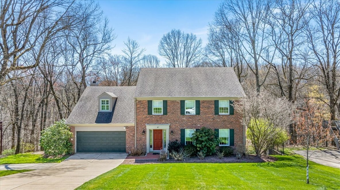 Property Photo: 1622 King James Dr PA 15237