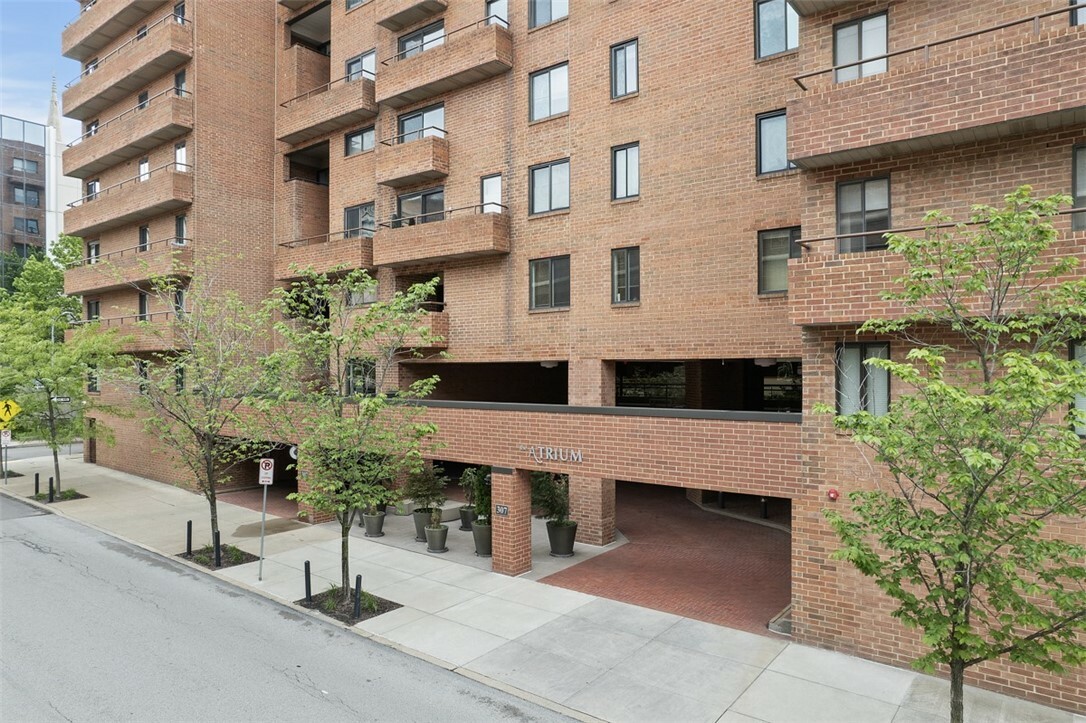 Property Photo: 307 S Dithridge 208 PA 15213