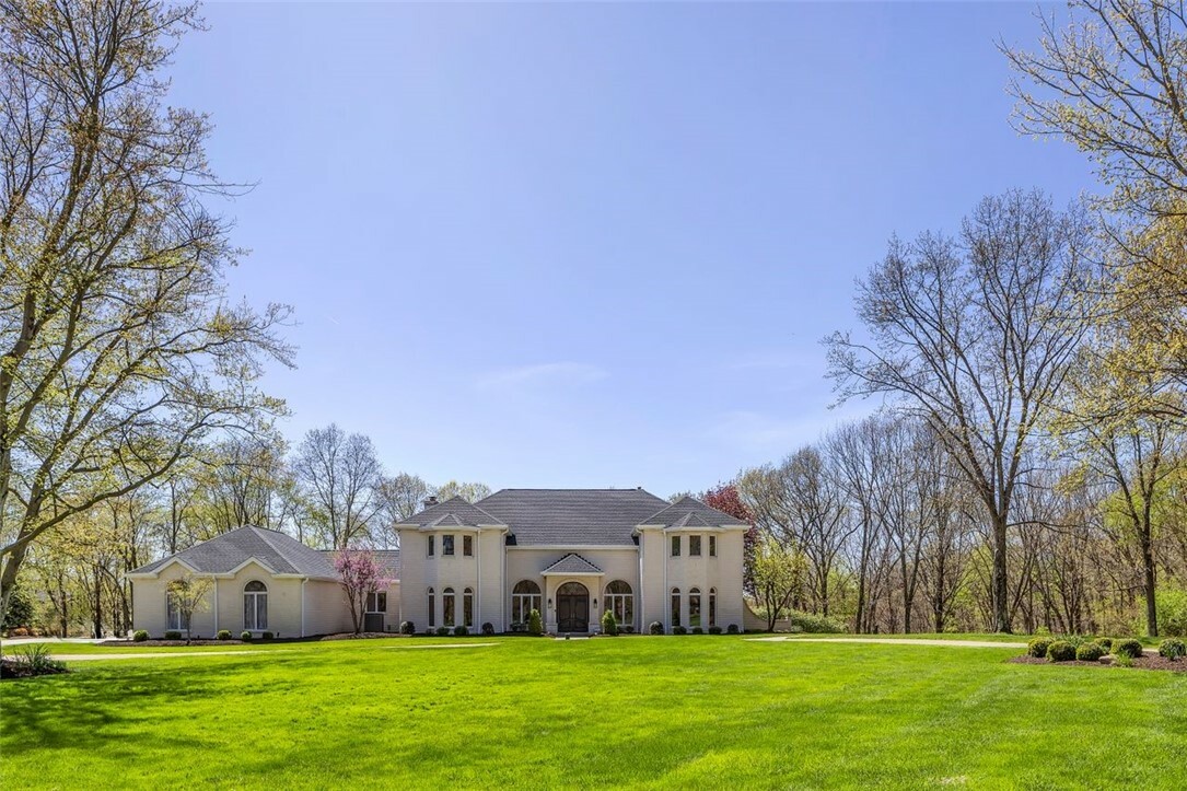 Property Photo: 118 Lakeland Dr PA 16046