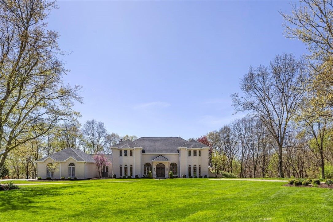 Property Photo:  118 Lakeland Dr  PA 16046 