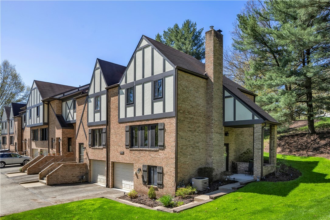 Property Photo: 808 Olde Ingomar Court PA 15237