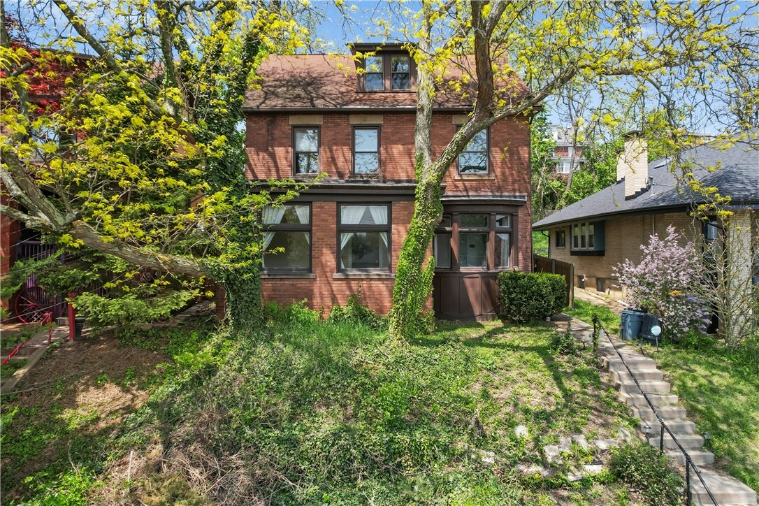 Property Photo: 2816 Glenmore Ave PA 15216