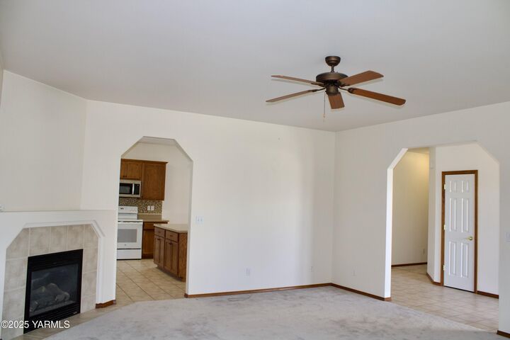 Property Photo:  408 S 93rd Ave  WA 98908 
