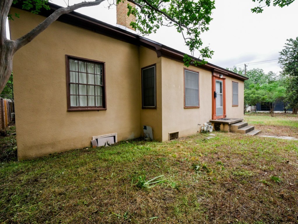 Property Photo: 810 E 45th Street TX 78751