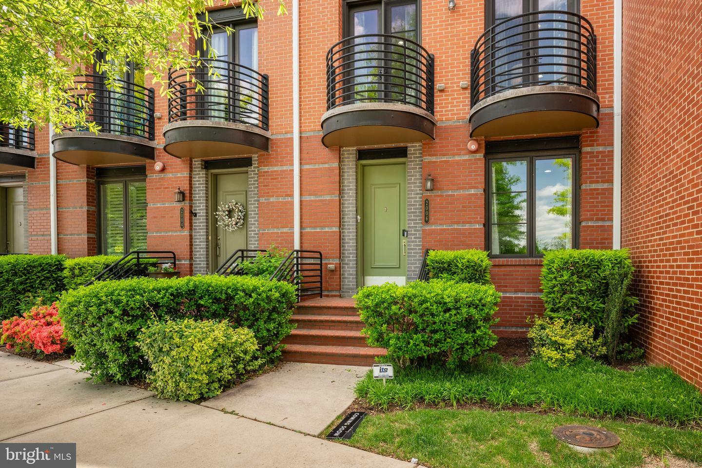 Property Photo: 2006 Potomac Avenue VA 22301