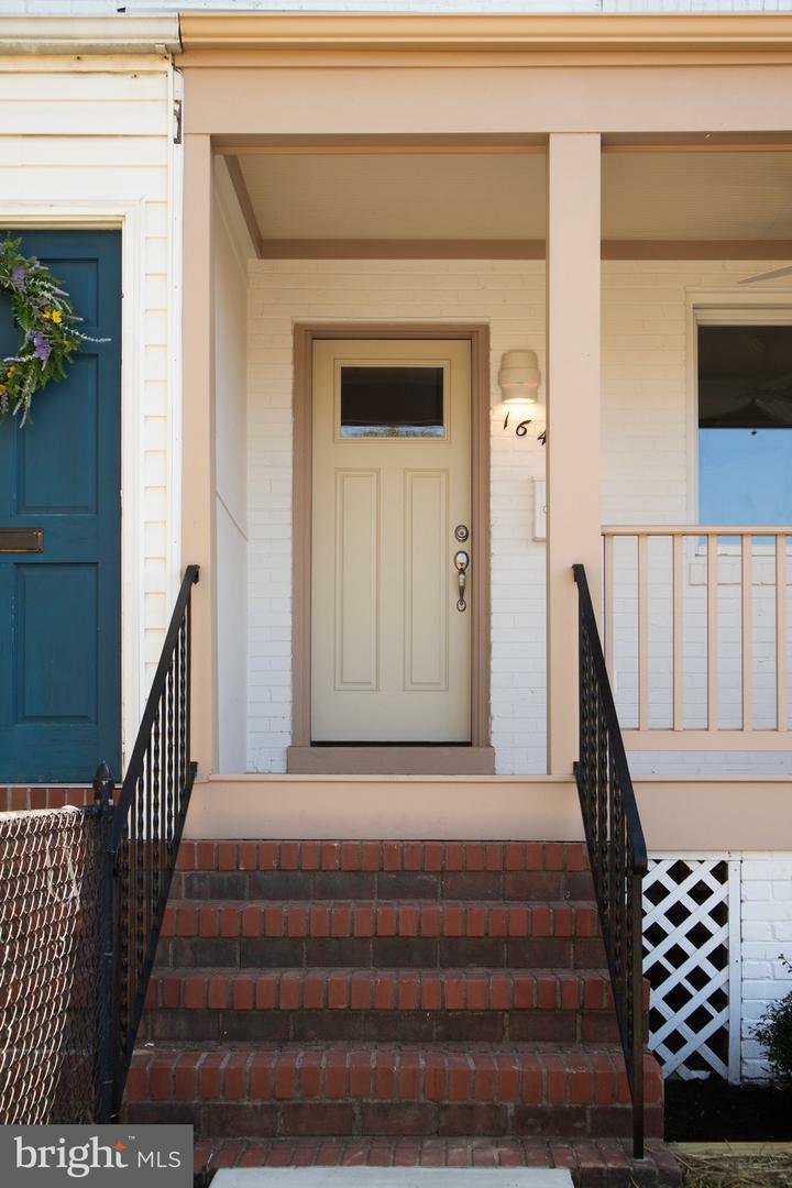 Property Photo: 164 Wesmond Drive VA 22305