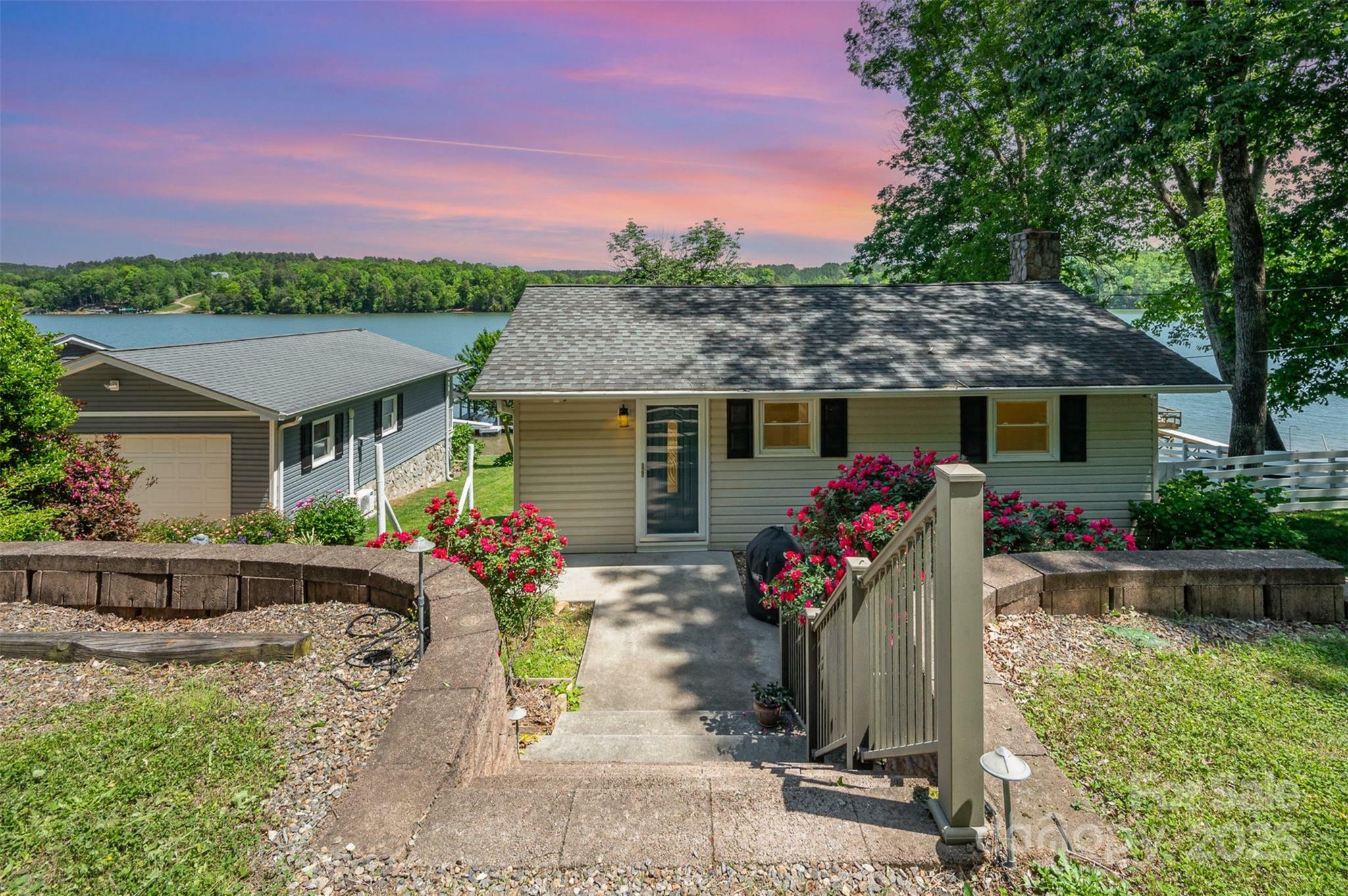 Property Photo: 4960 Longfield Street NC 28610