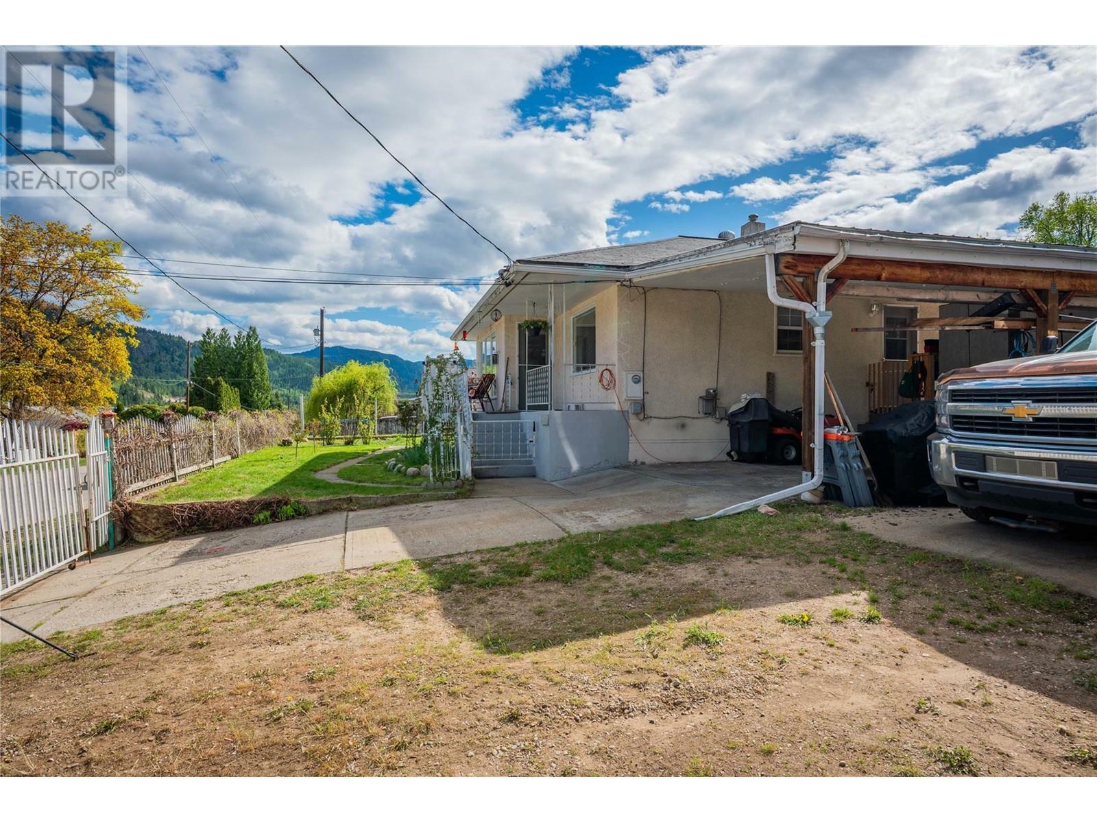 Property Photo: 3404 4th Avenue BC V1N 2T3
