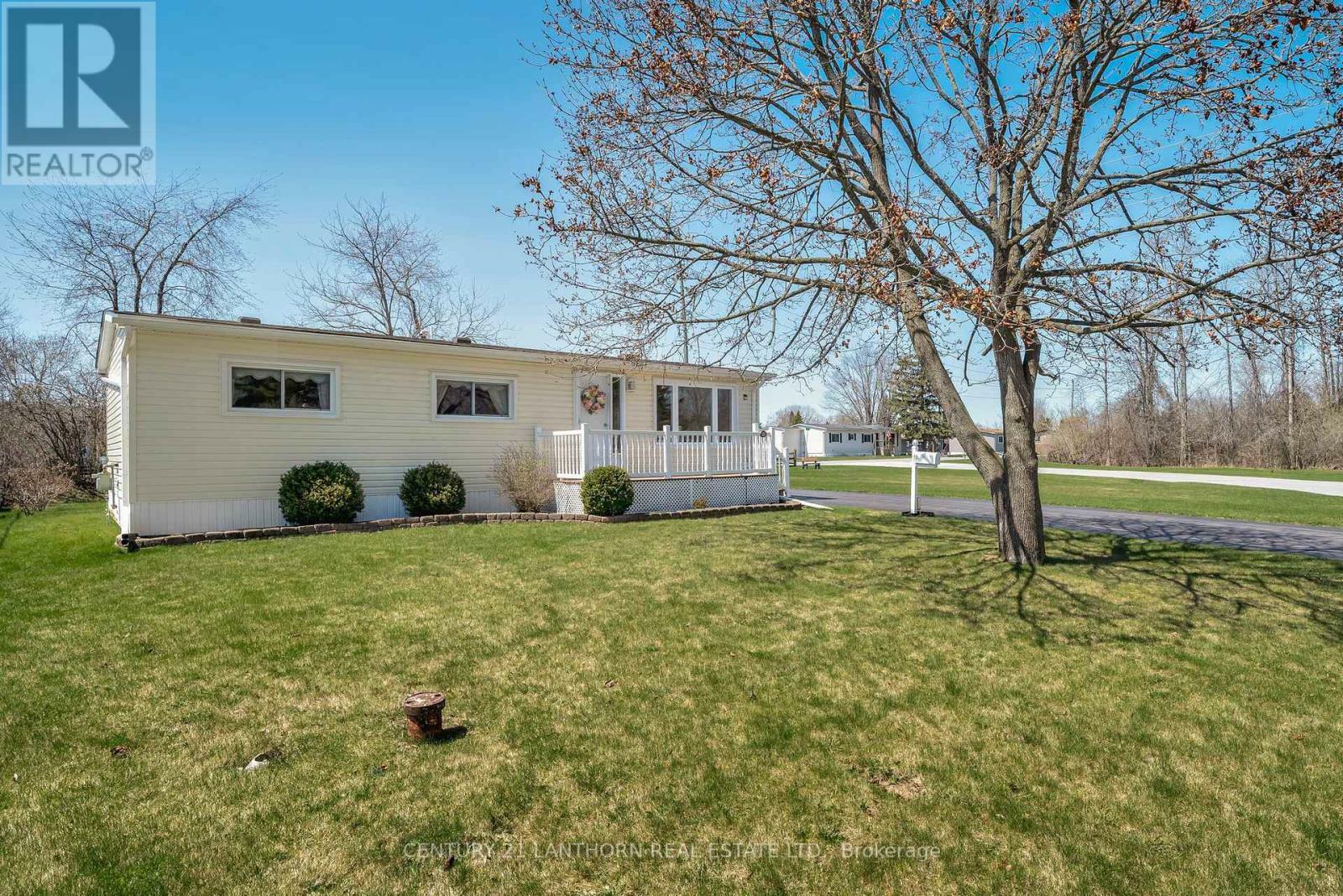 Property Photo: 111 Eastview Boulevard ON K8N 4Z3