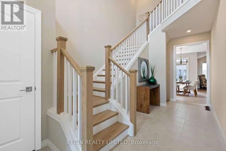 Property Photo:  29 Hemlock Crescent  ON N5H 0C1 