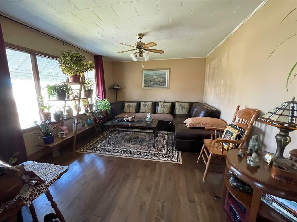 Property Photo: 204 Burrows Road MB R0J 1B0