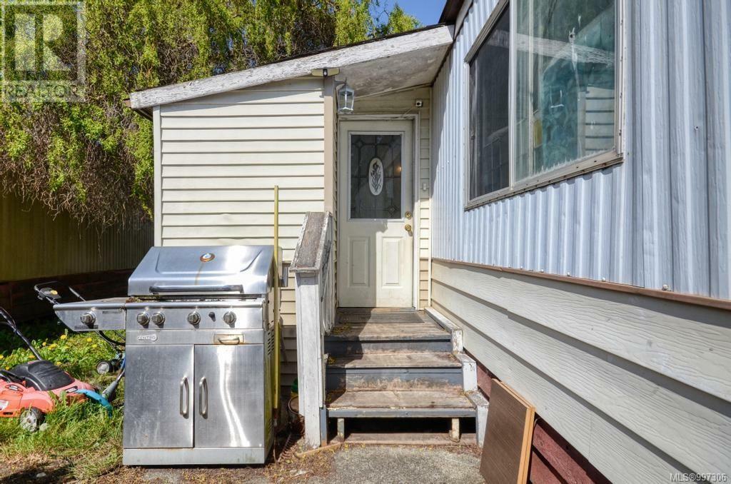 Property Photo:  1525 Middle Road 13  BC V9A 0E4 
