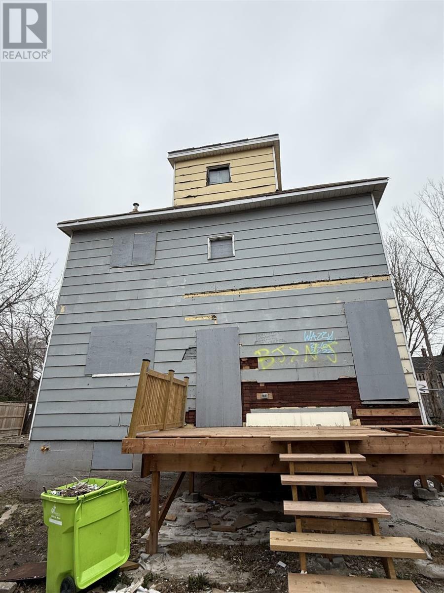 Property Photo: 275 Wellington St E ON P6A 2Y1