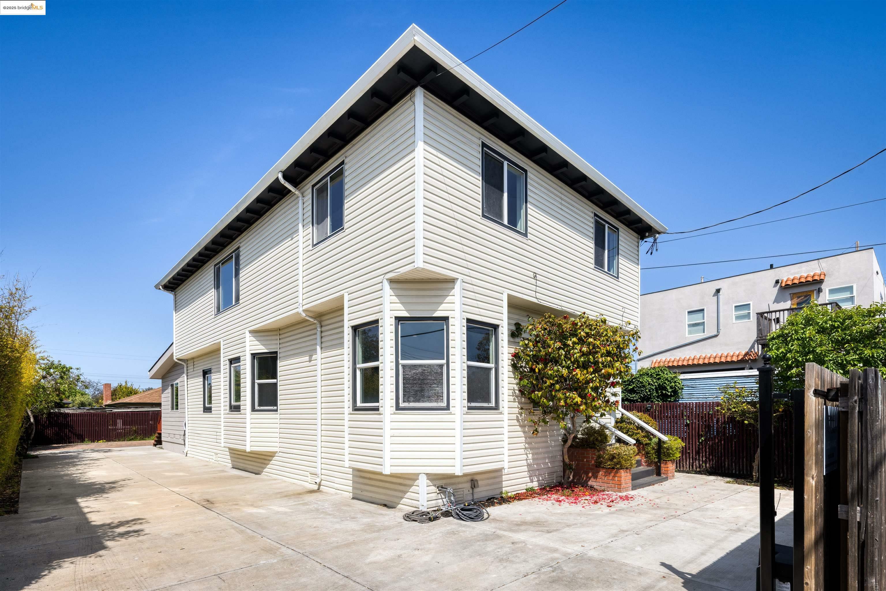 2914 Stanton St  Berkeley CA 94702 photo