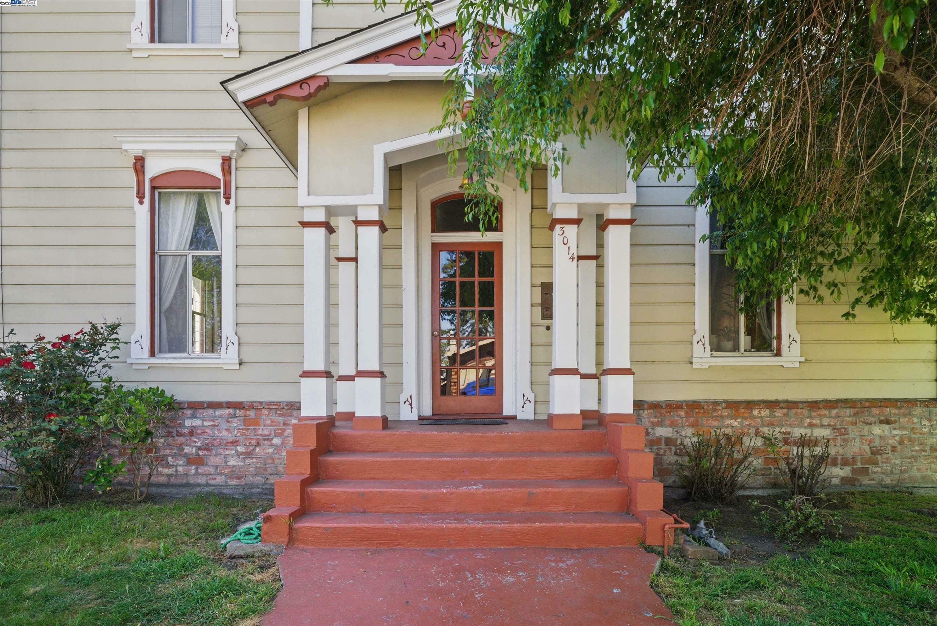 Property Photo: 3014 Encinal Ave CA 94501