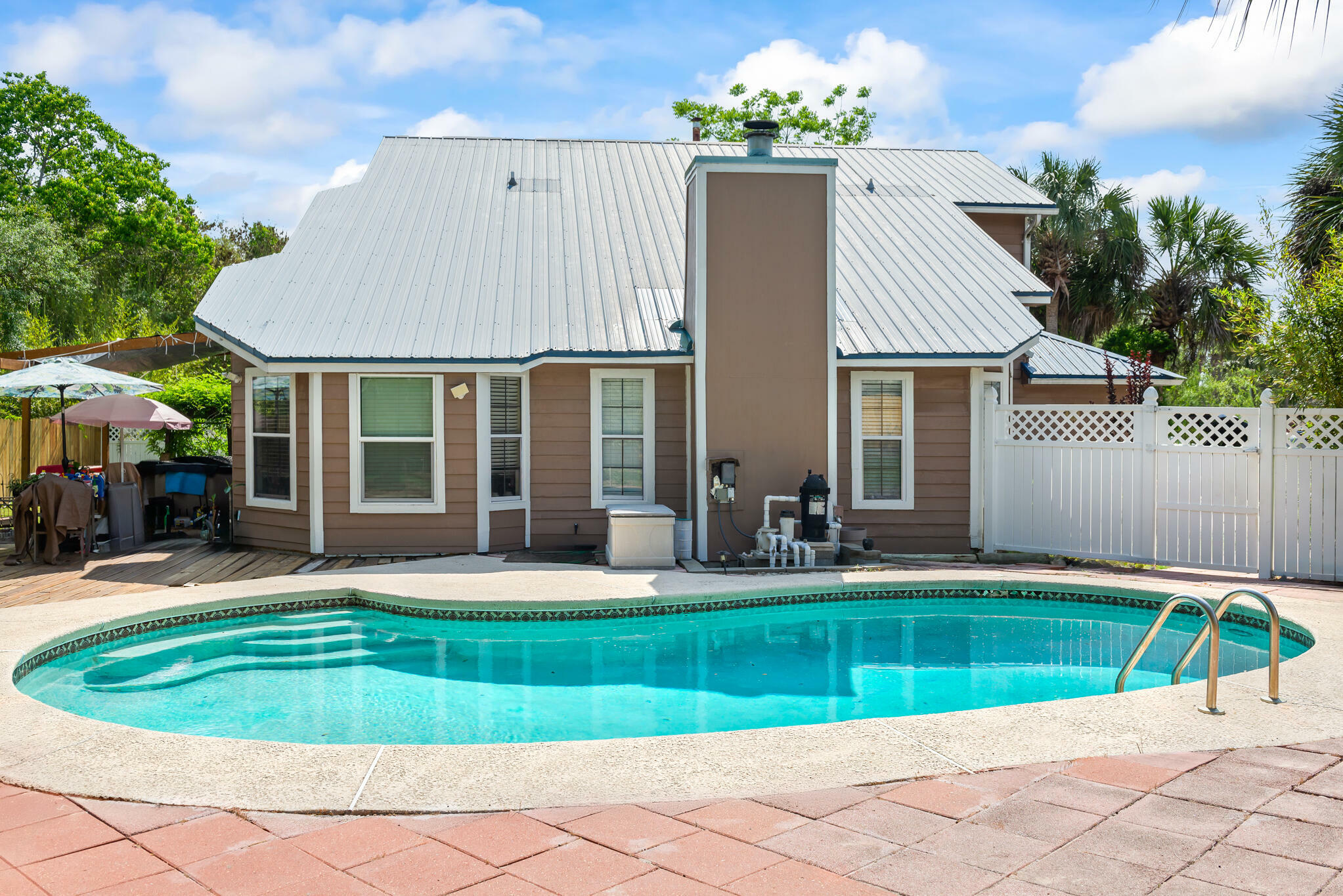 Property Photo: 520 Wynnehaven Court FL 32569