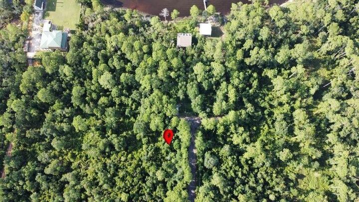 Property Photo: 2825 Teepee Road FL 32566