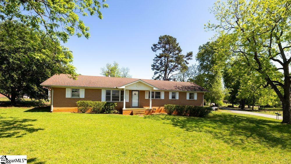 Property Photo: 2403 Dobbins Bridge Road SC 29626