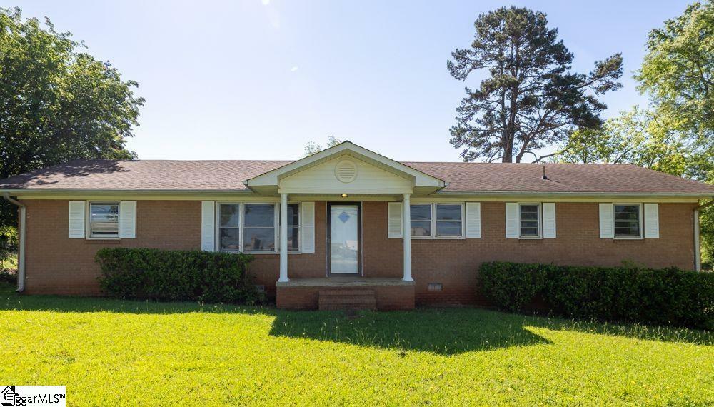Property Photo: 2403 Dobbins Bridge Road SC 29626