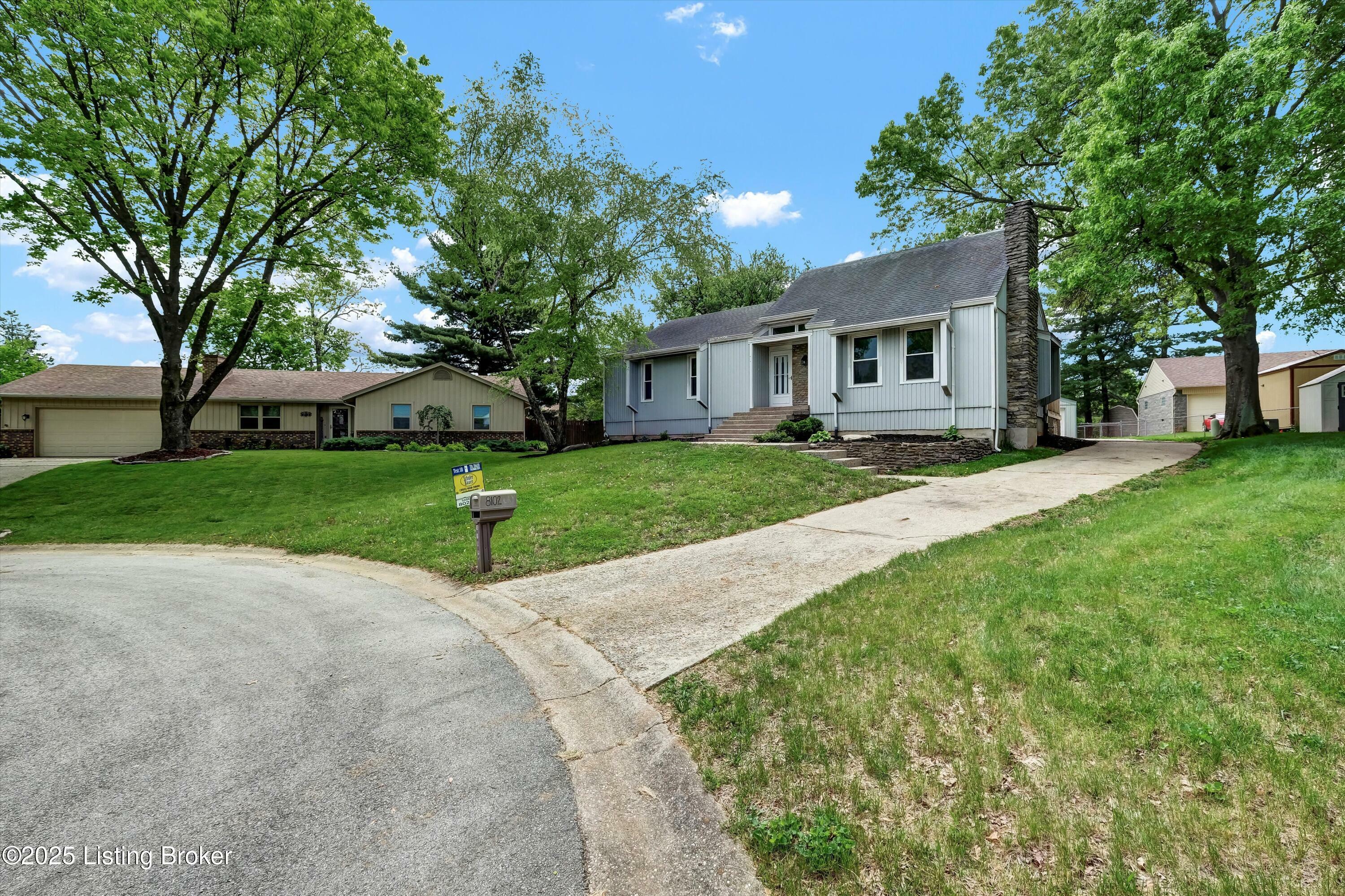 Property Photo: 8102 Amity Ln KY 40220