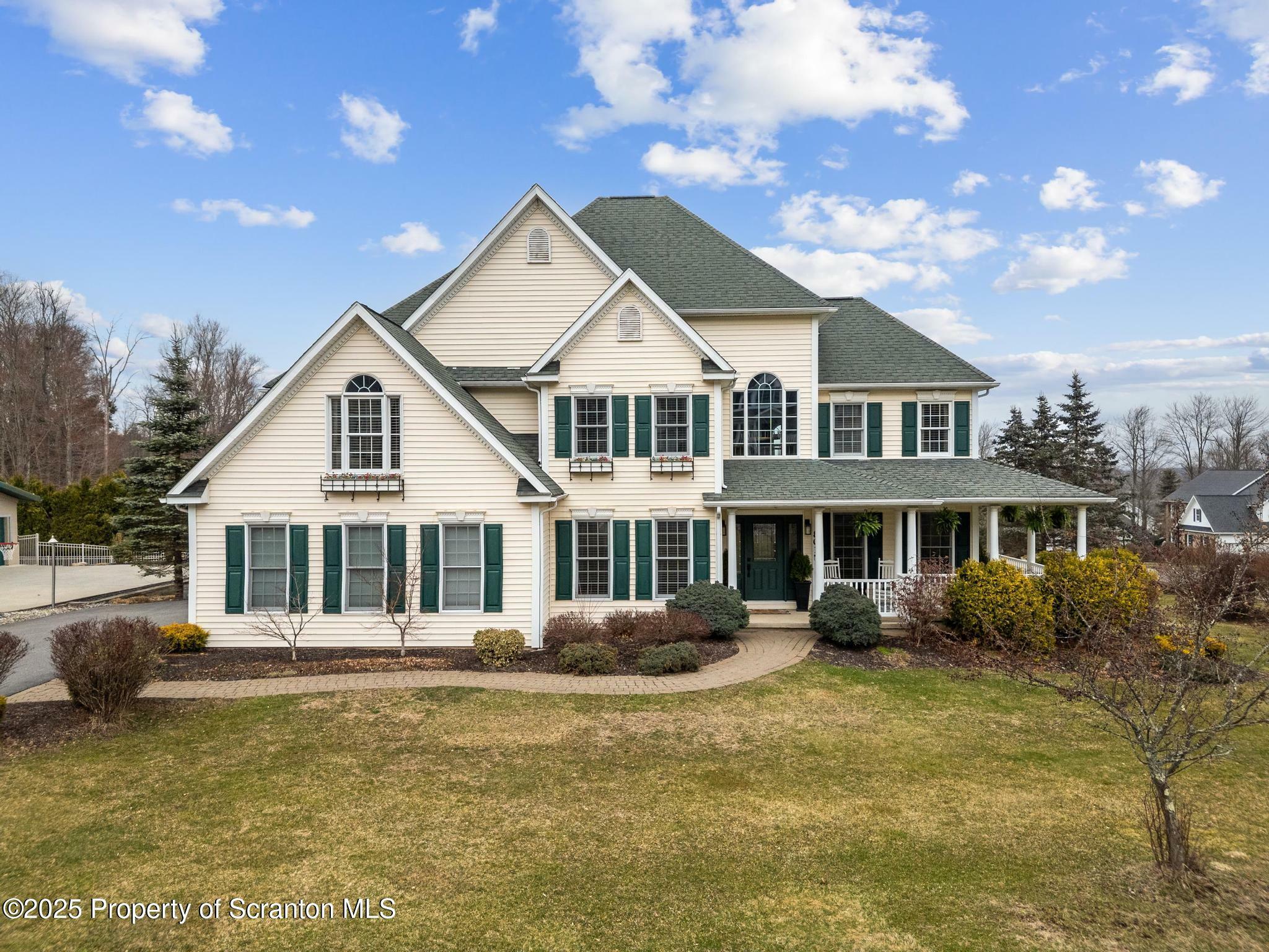 Property Photo:  801 Parkview Road  PA 18444 