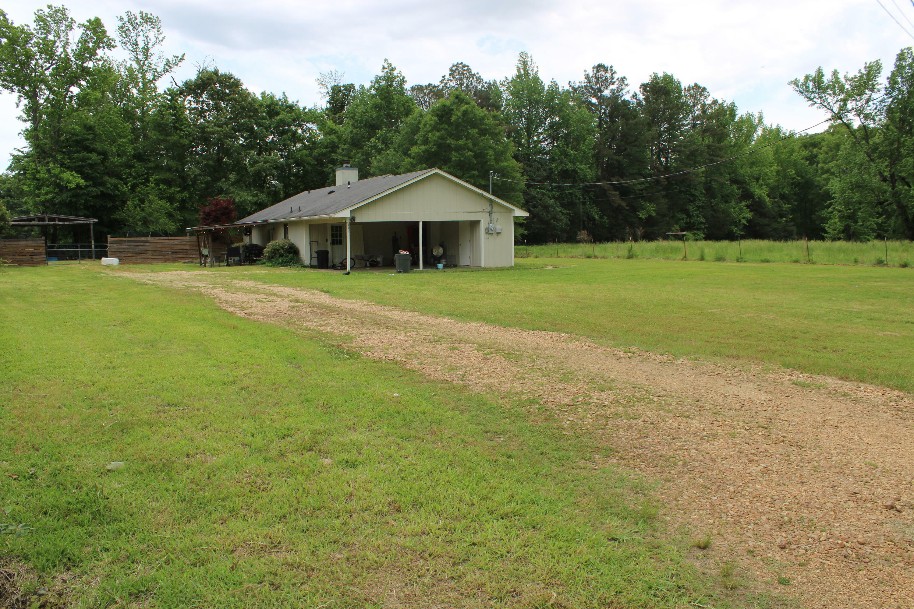 Property Photo: 416 Hillcrest Rd MS 39773