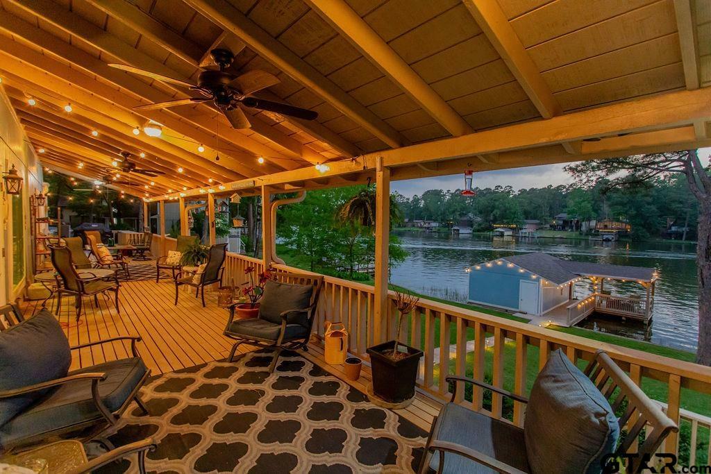 Property Photo: 552 Hideaway Ln E TX 75771