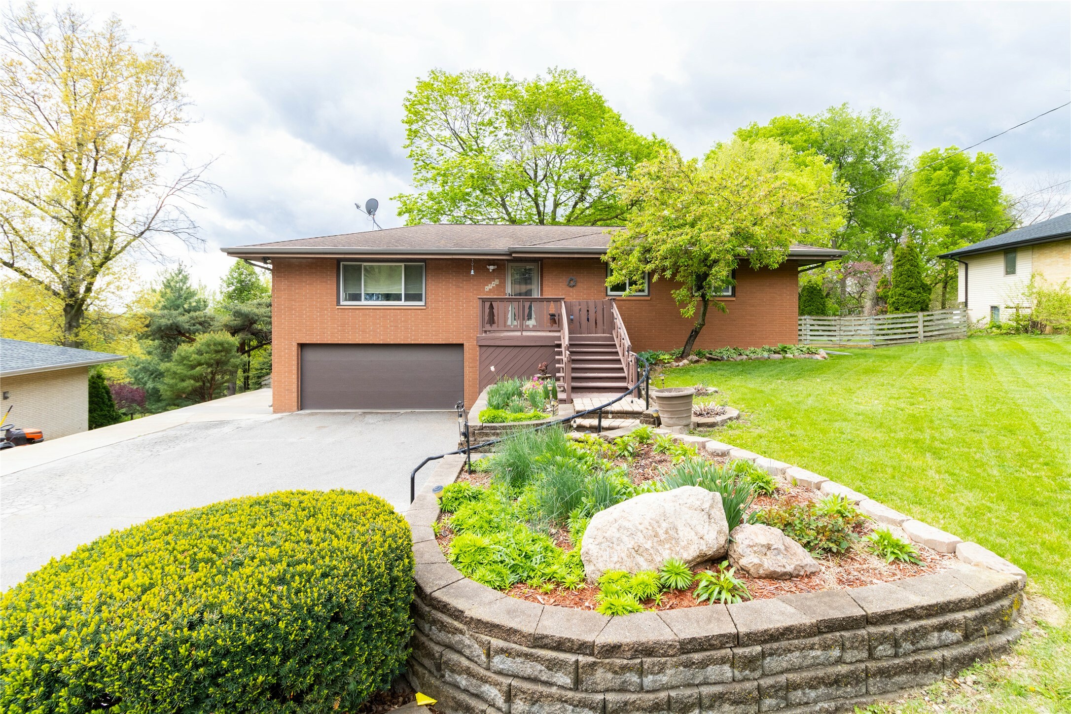 Property Photo: 6740 NW Timberline Drive IA 50313