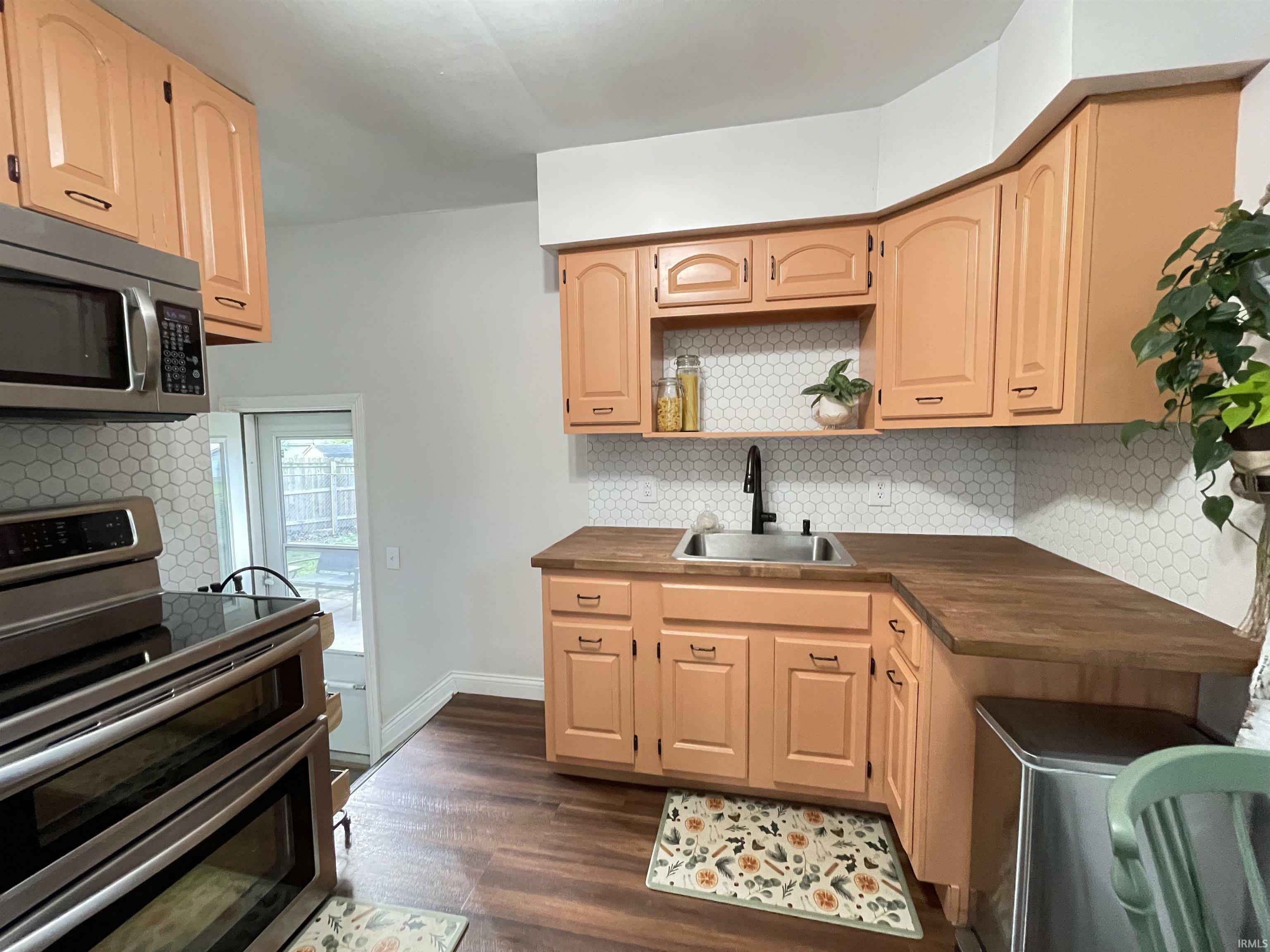 Property Photo: 2156 Oakland Avenue IN 47711