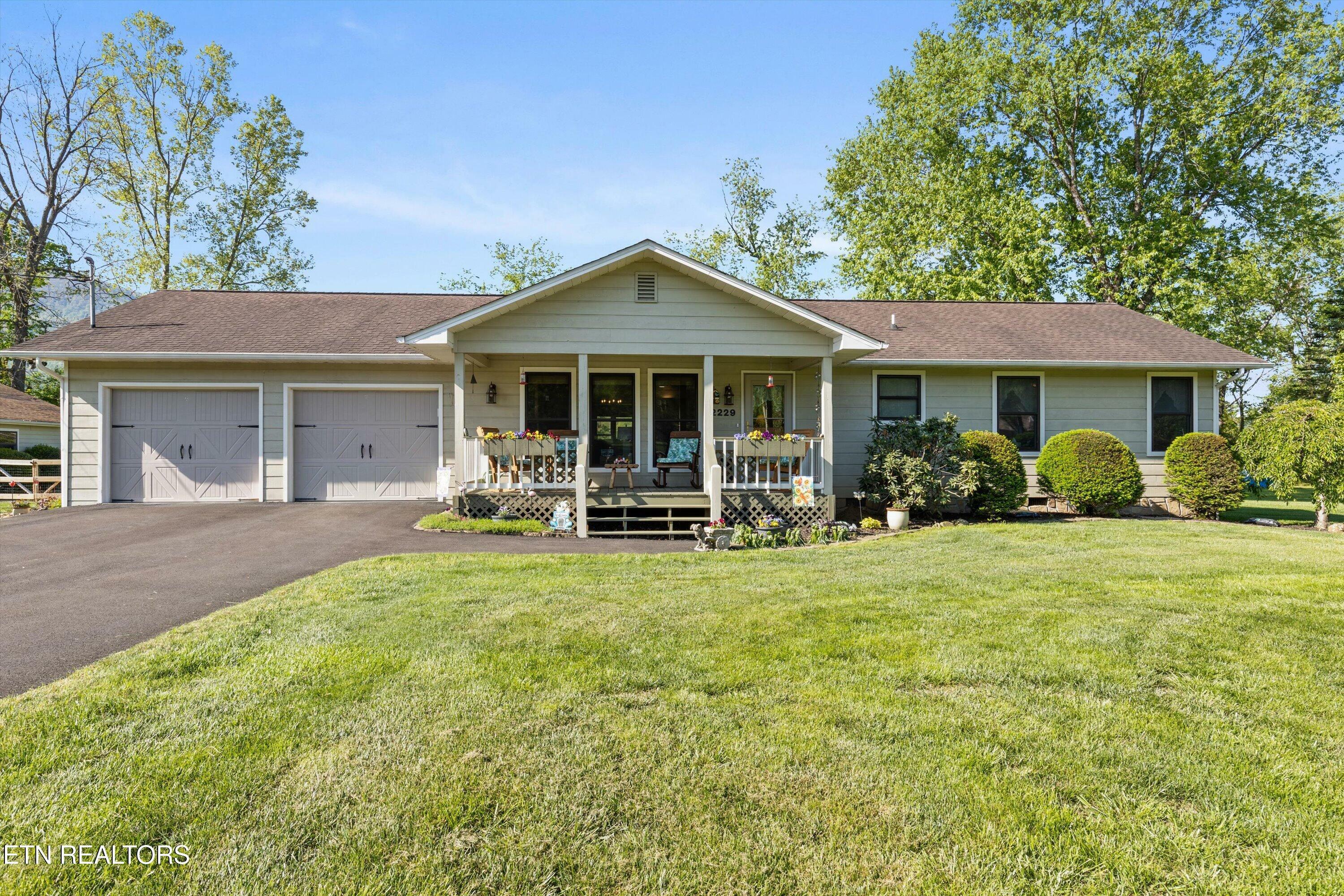Property Photo: 2229 Meadowbrook Lane TN 37862