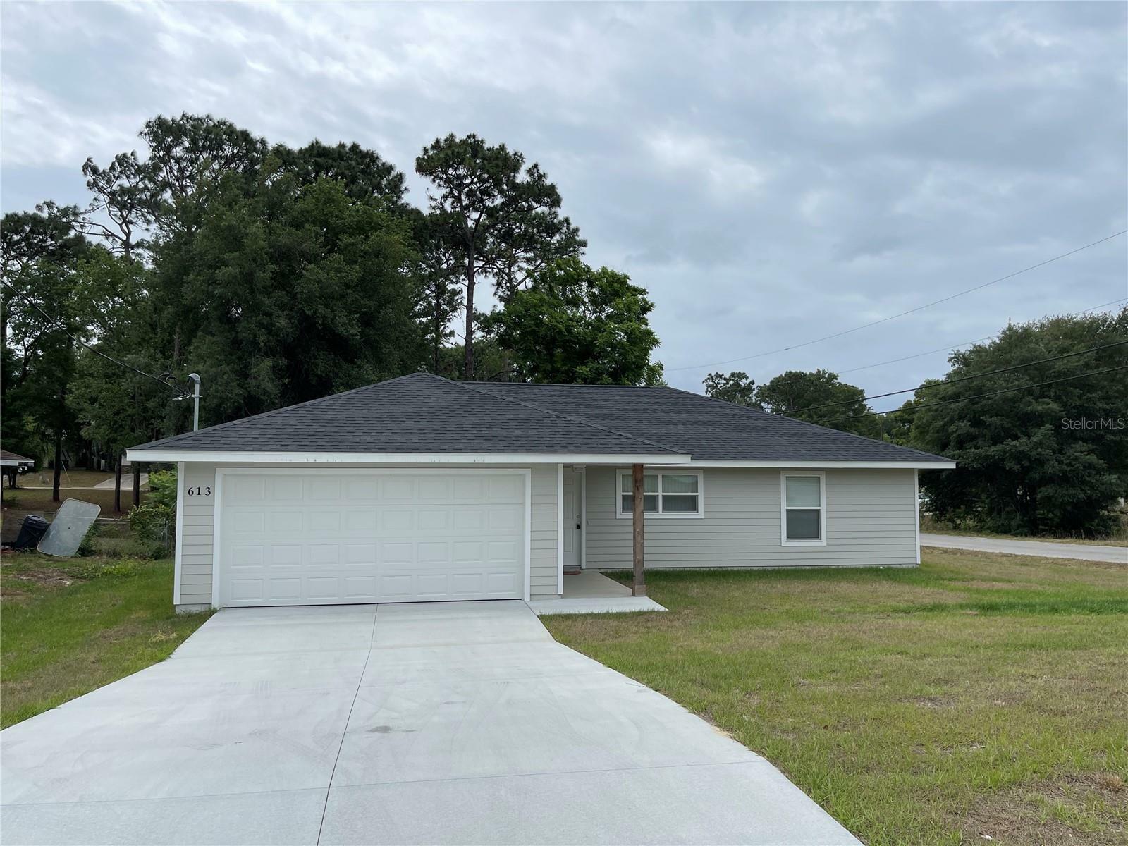 Property Photo: 613 Eden Drive FL 34452