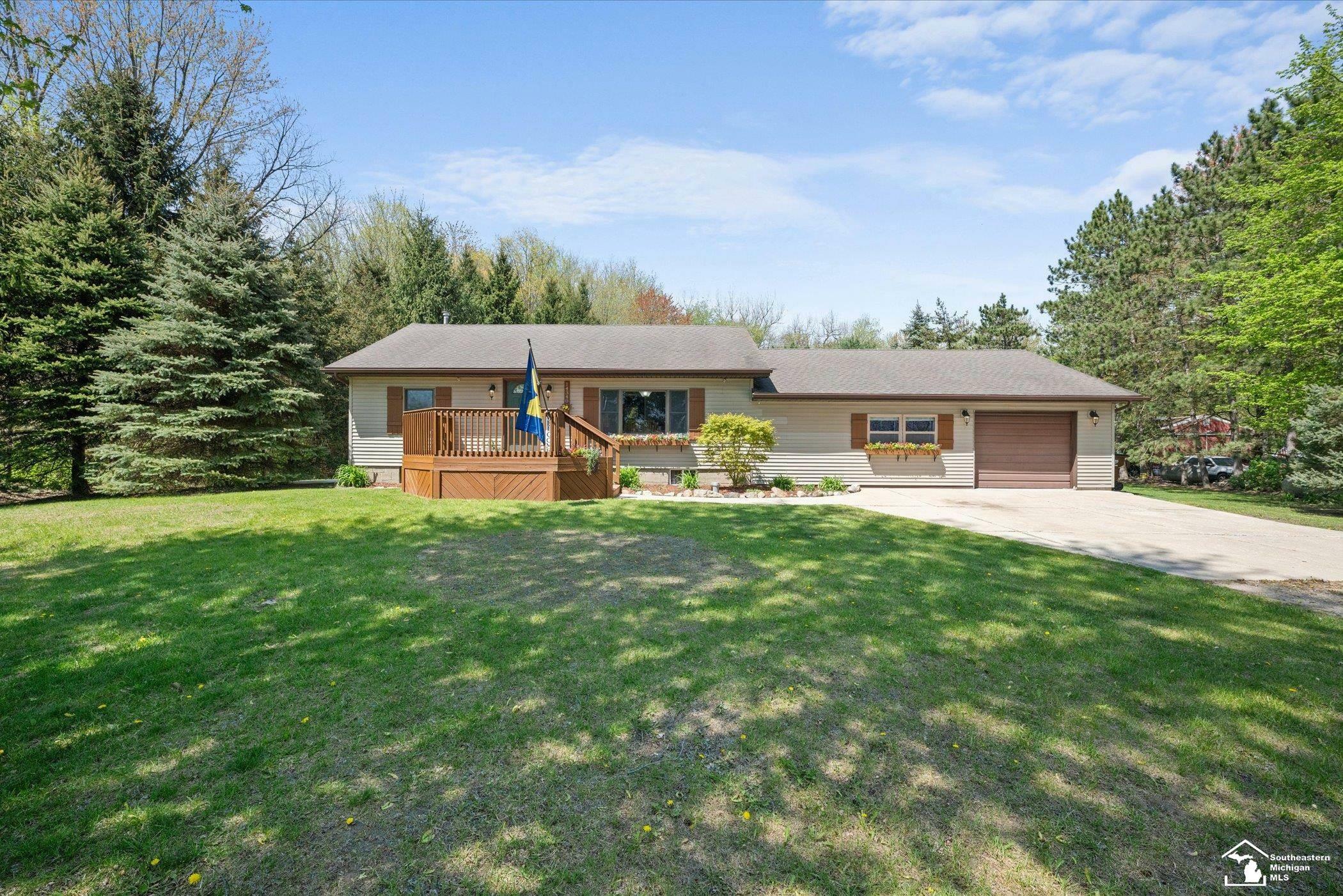 Property Photo: 14340 Dixon Road MI 48131
