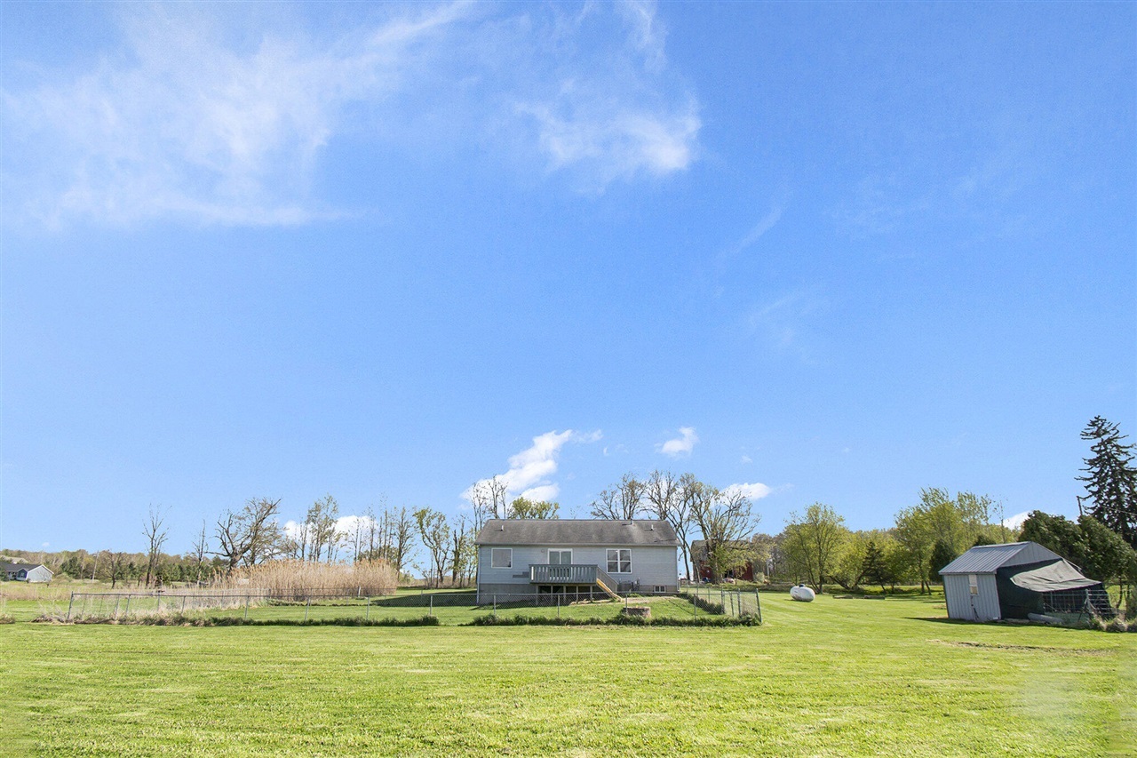 6253 Mills Highway  Eaton Rapids MI 48827-9027 photo