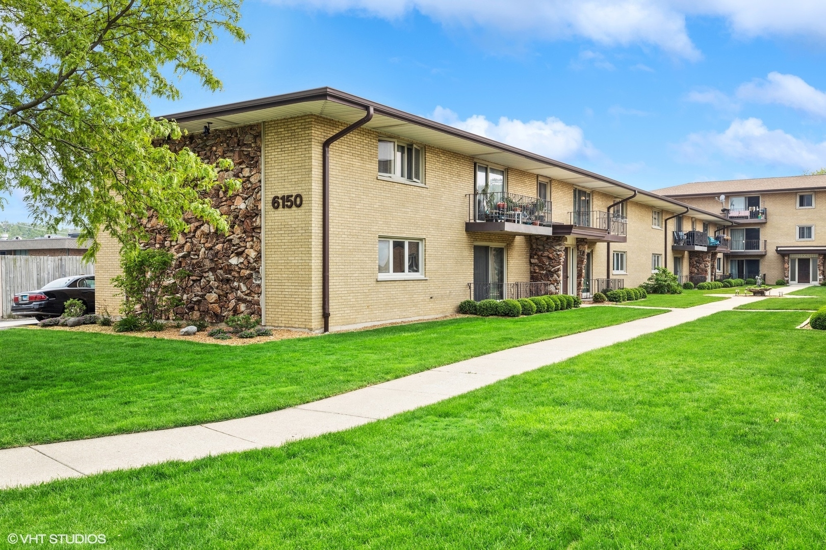 Property Photo: 6150 S Kensington Avenue 102 IL 60525