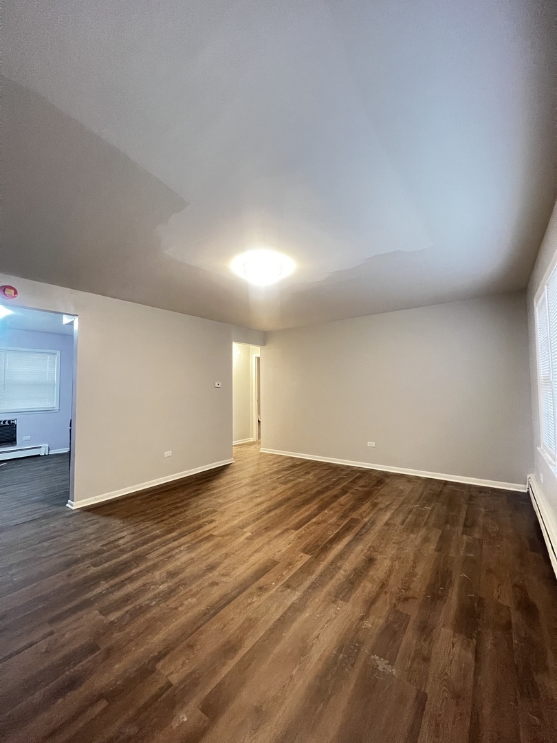 Property Photo: 7601 S Laflin Street 1E IL 60620