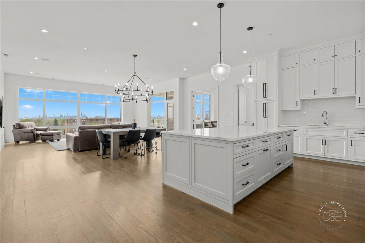 Property Photo: 195 N Addison Avenue Ph03 IL 60126