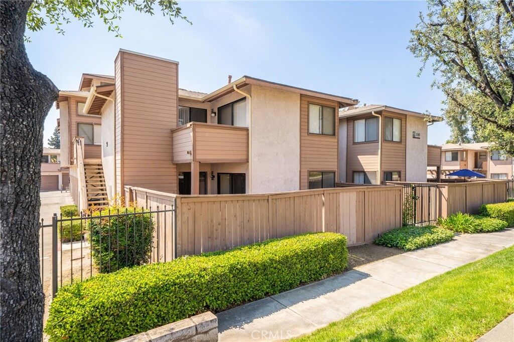 Property Photo:  1303 Massachusetts Avenue 101  CA 92507 