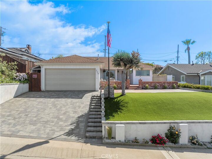 Property Photo: 206 Calle De Sirenas CA 90277