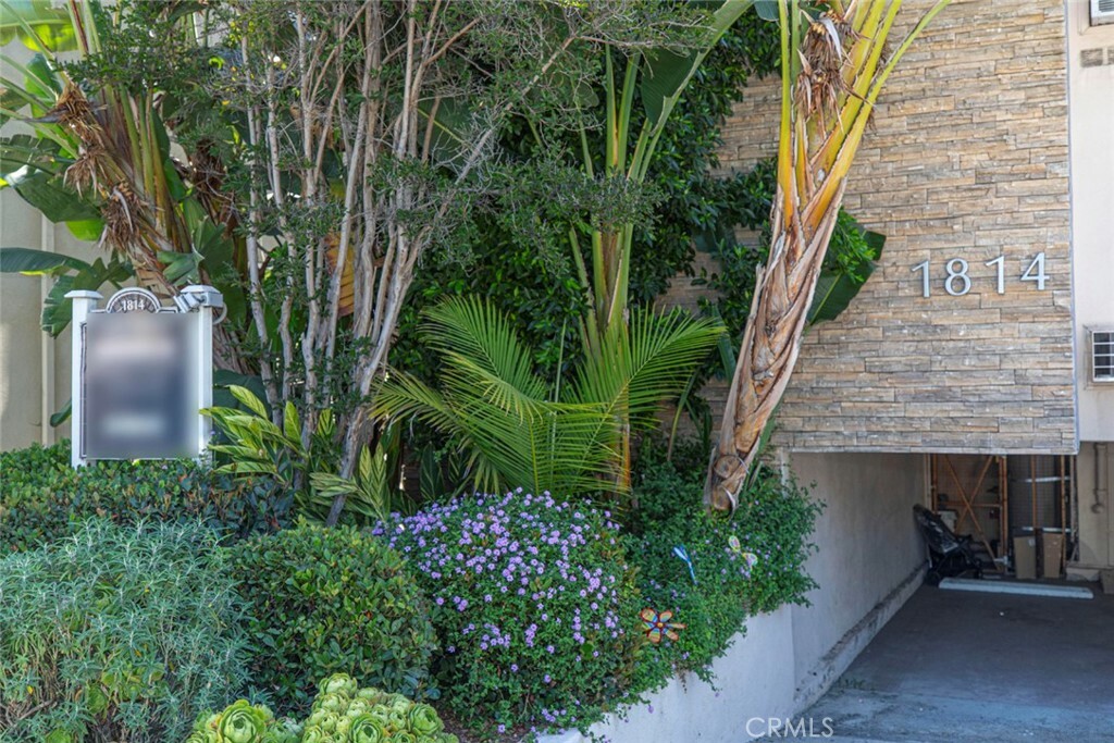Property Photo: 1814 Grismer Avenue CA 91504