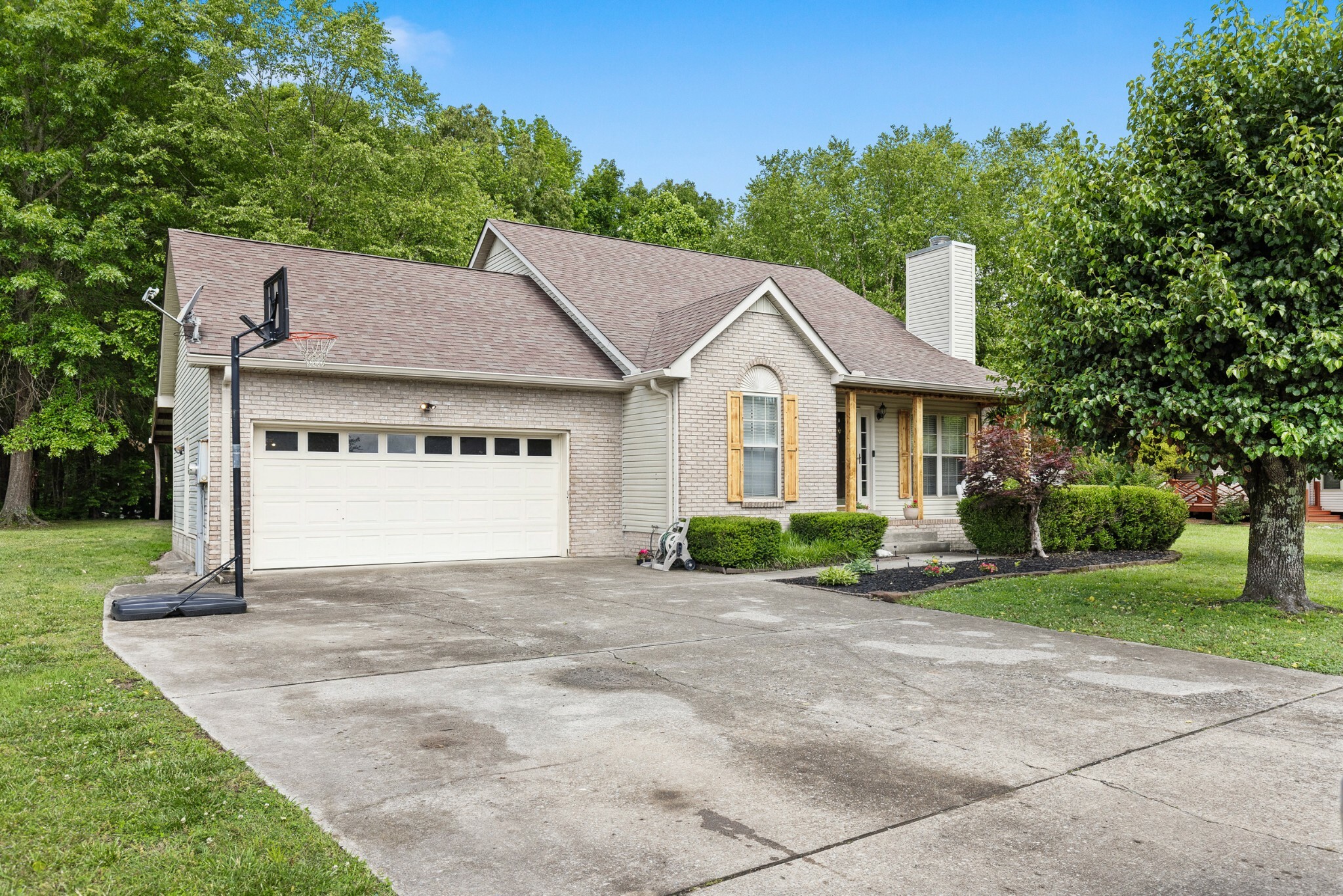 Property Photo: 1020 Blue Ridge Pkwy TN 37072