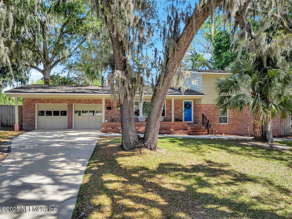 Property Photo: 11705 Francis Drake Drive FL 32225