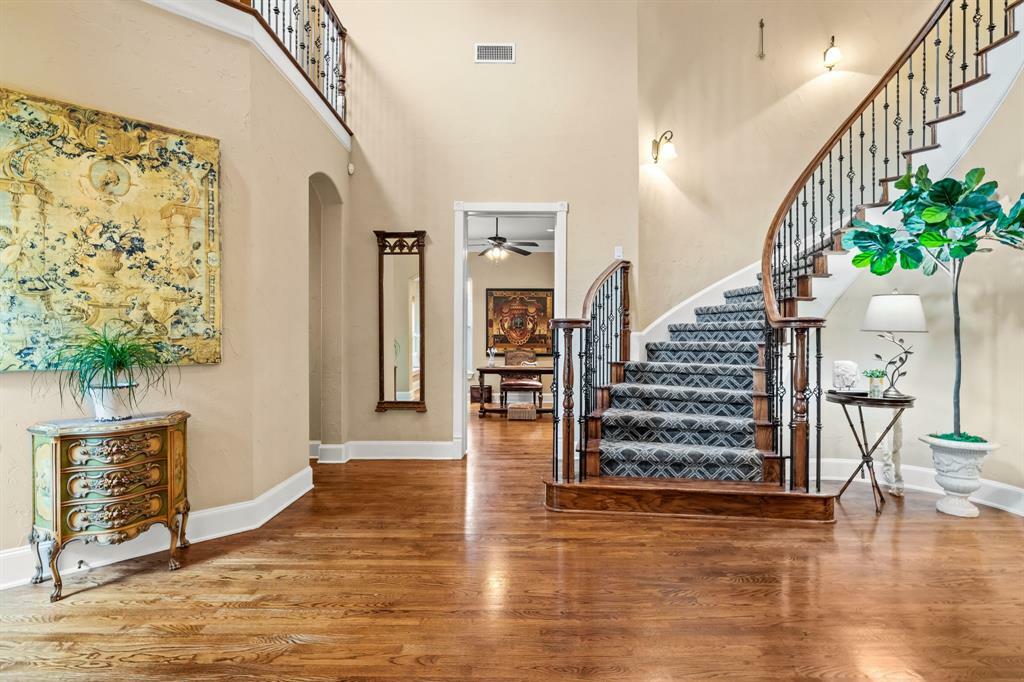 Property Photo: 6139 Belmont Avenue TX 75214