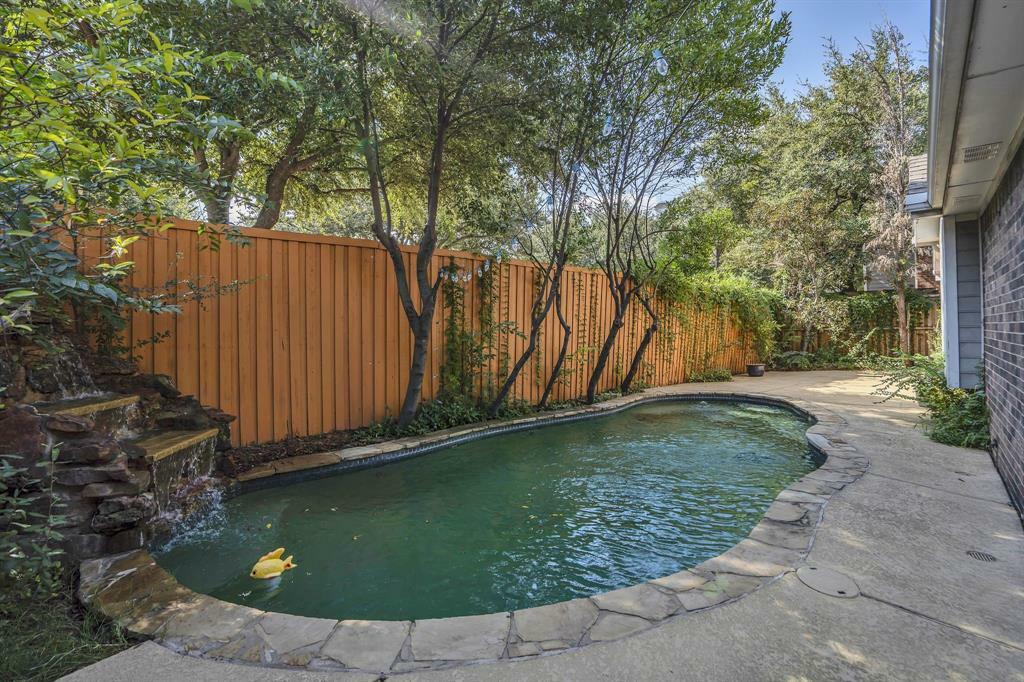 Property Photo: 2630 Lakeforest Court TX 75214