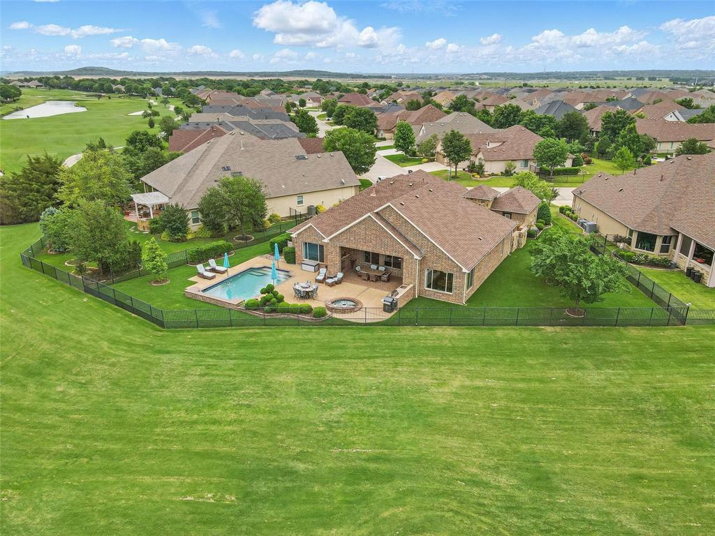 Property Photo: 9900 Lindenwood Trail TX 76207