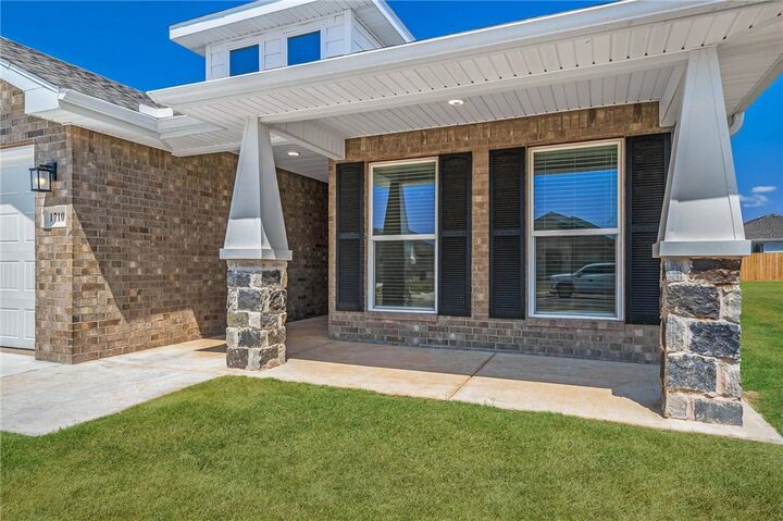 Property Photo:  1710 Edwards Street  AR 72751 