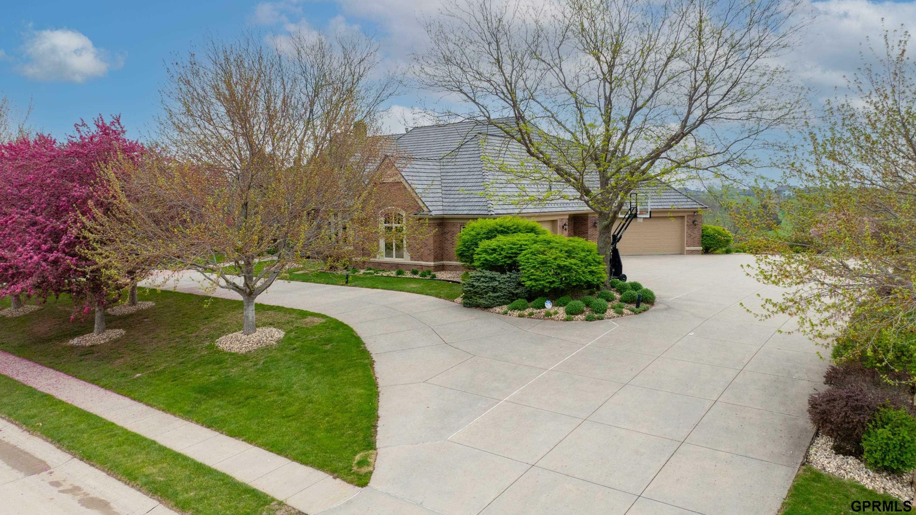 Property Photo: 4905 N 196th Circle NE 68022