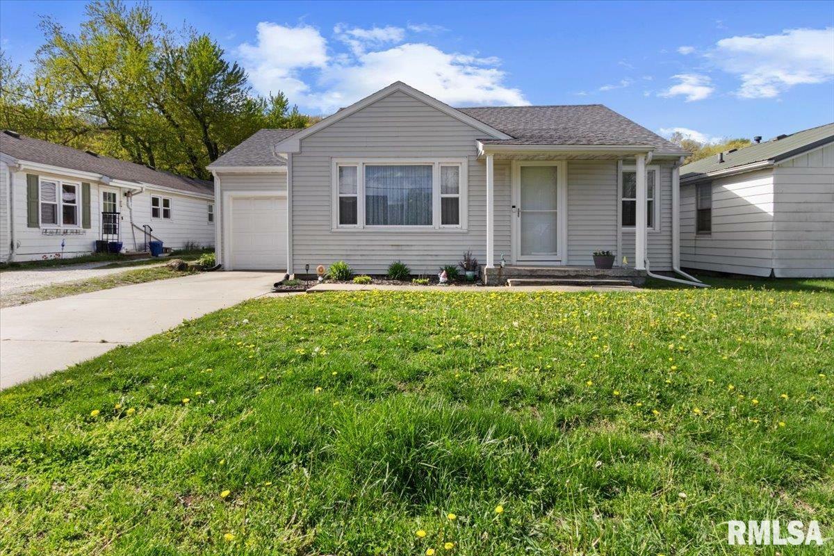 Property Photo: 706 Meadow Avenue IL 61611
