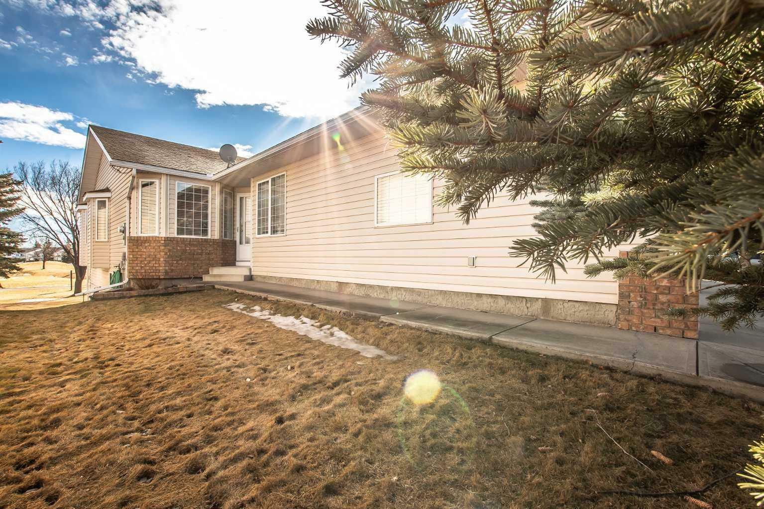 Property Photo: 904 Riverside Drive NW AB T1V 1S3
