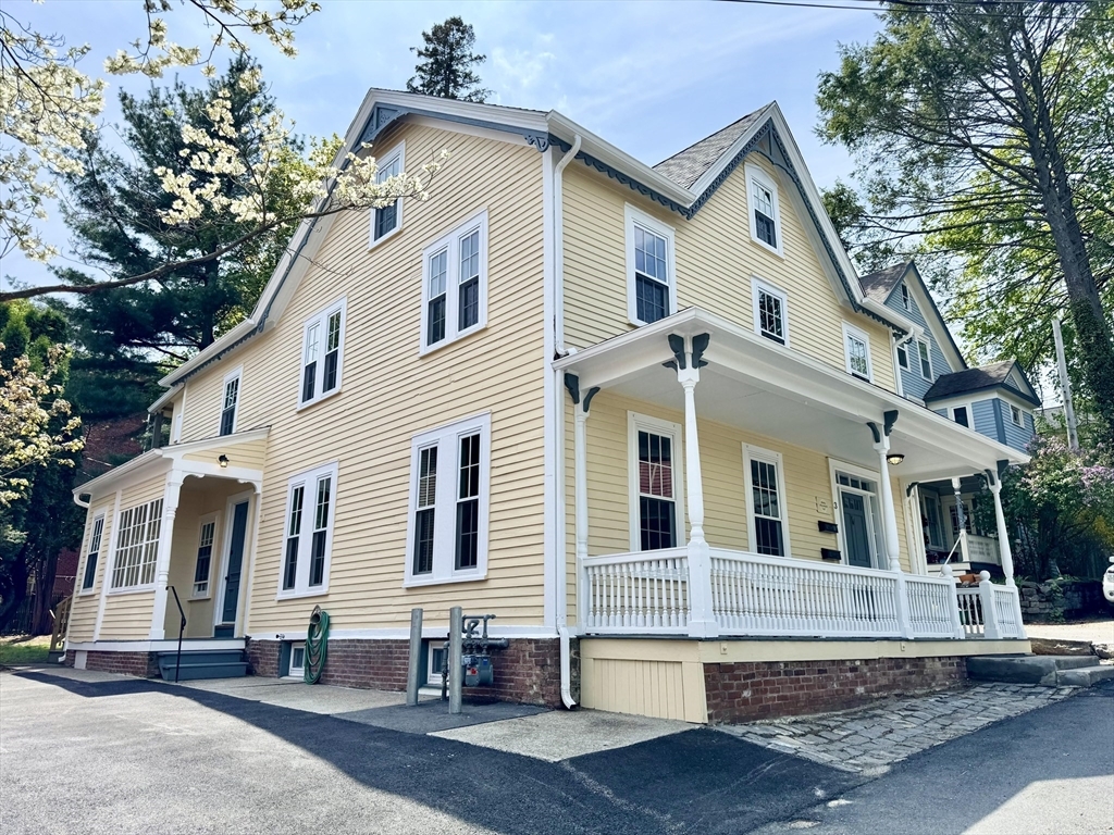 Property Photo: 3 Oxford Pl MA 01609
